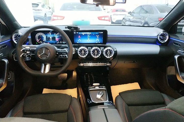 奔驰A级 2025款 A 200 L 时尚型中控内饰7002