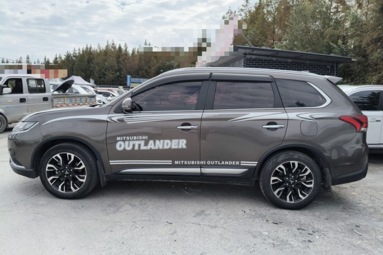 三菱 欧蓝德 2019款 2.4L 四驱致享版 5座 国V车身外观6003