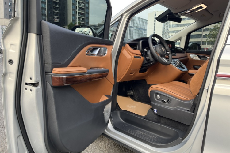 红旗HQ9 2023款 2.0T 智联旗享版中控内饰7003