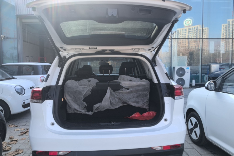 长安X7 PLUS 2024款 1.5T 自动尊耀型 7座机舱底盘23