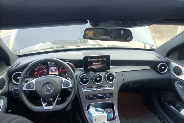 奔驰C级 2017款 改款 C 200 运动版中控内饰12