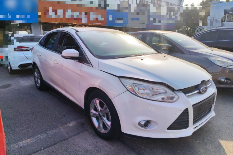 福特 福克斯 2012款 三厢 1.6L 自动风尚型车身外观3