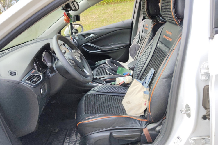 别克 威朗 2016款 两厢 15S 自动领先型中控内饰19