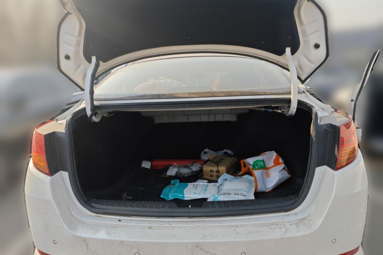 起亚K5 2012款 2.0L 自动DLX中控内饰23