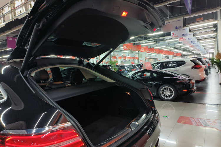 奔驰GLE轿跑 2017款 GLE 320 4MATIC 轿跑SUV机舱底盘23