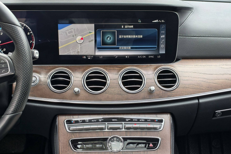 奔驰E级 2018款 改款 E 200 L 4MATIC中控内饰7005
