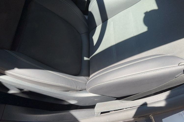 奔驰A级 2021款 A 200 L 运动轿车时尚型局部细节9009