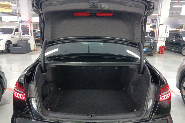 奥迪A6L 2023款 45 TFSI quattro 尊享动感型机舱底盘23