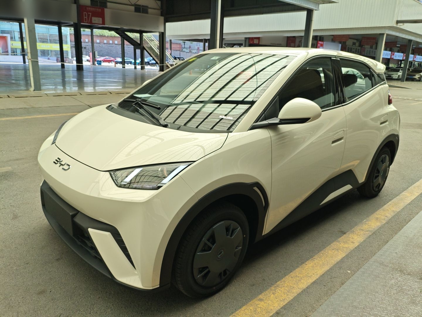 哪吒汽车 哪吒V 2021款 魔女版