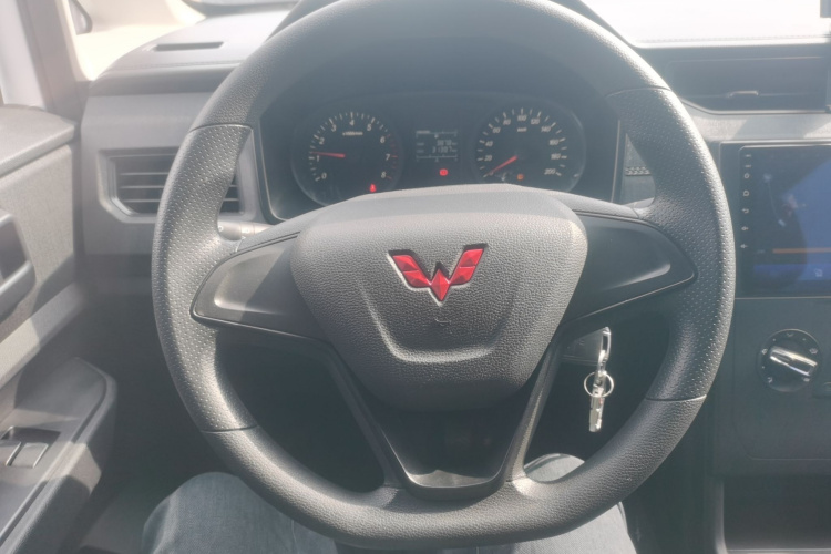 五菱汽车 五菱宏光PLUS 2020款 1.5L 手动标准型 5座局部细节13