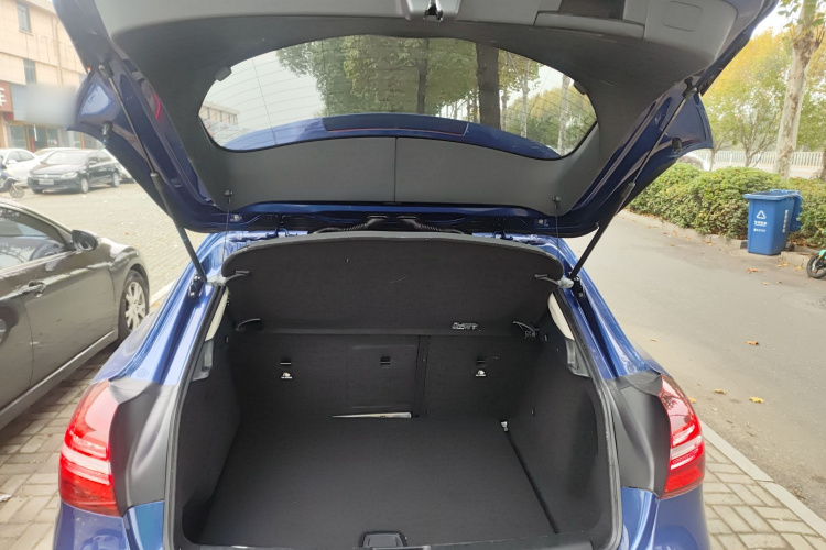 奔驰GLA 2018款 GLA 200 动感型机舱底盘23