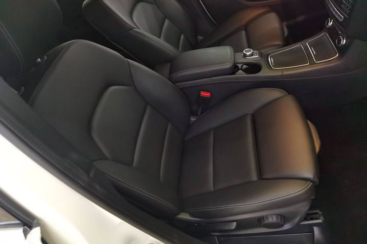 奔驰B级 2017款 B 200 动感型局部细节41