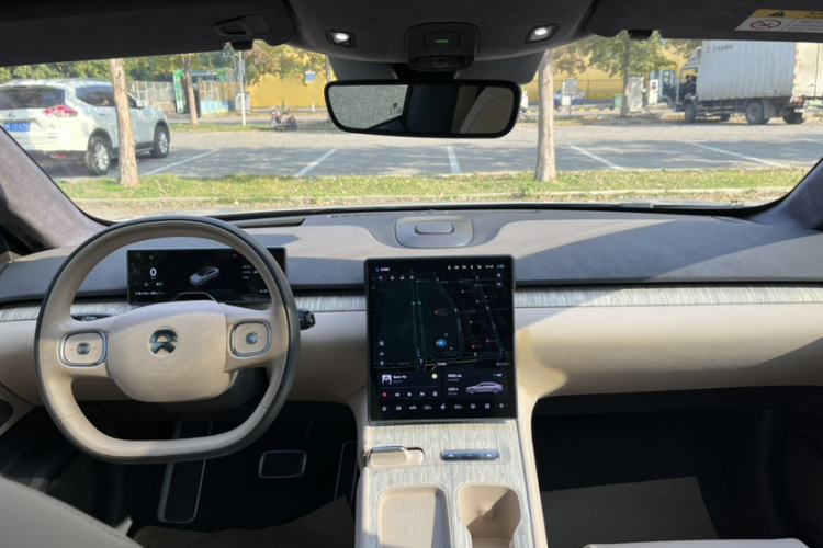 蔚来ET7 2022款 75kWh中控内饰7002