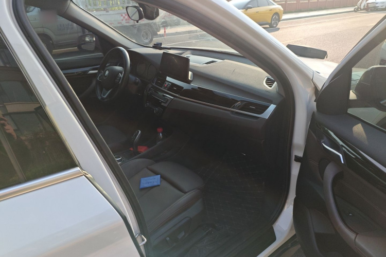 宝马X1 2020款 sDrive25Li 领先型局部细节9005