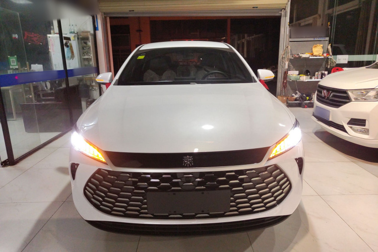 比亚迪 秦PLUS 2025款 DM-i 智驾版 55KM领先型车身外观2