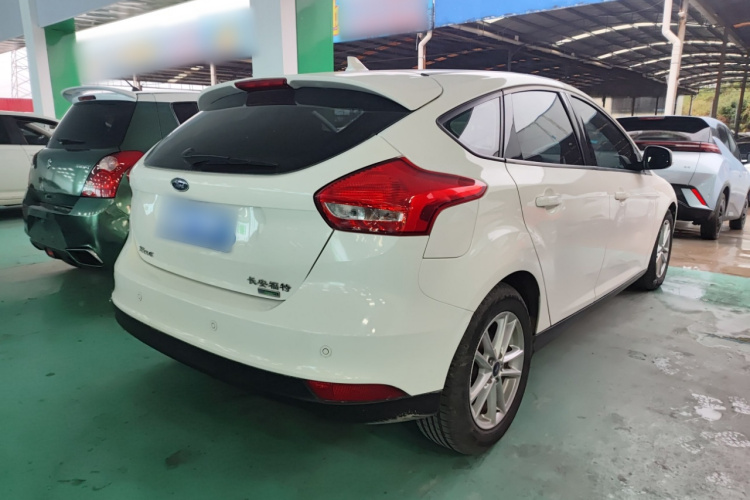 福特 福克斯 2017款 两厢 EcoBoost 125 手动超能风尚型智行版车身外观7