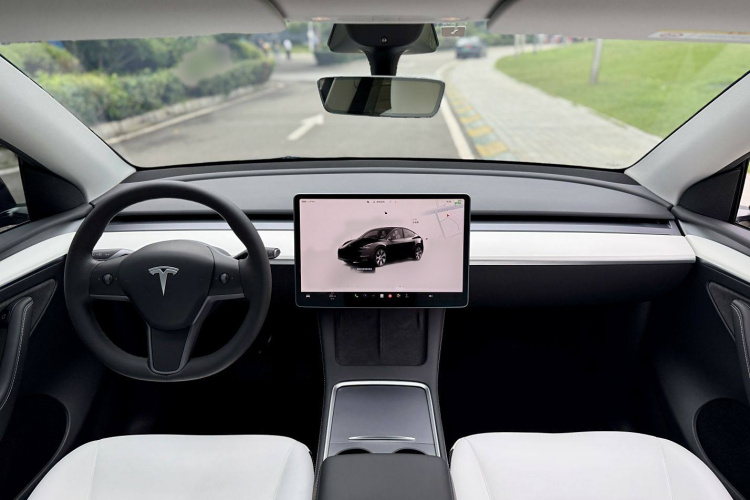特斯拉 Model Y 2022款 后轮驱动版中控内饰7008