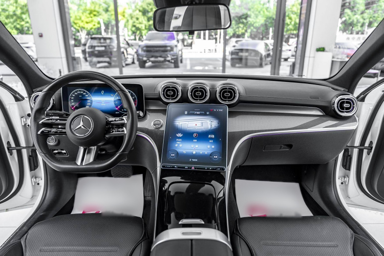 奔驰C级 2022款 改款 C 260 L 运动版中控内饰7001