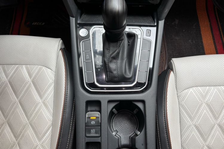 大众 迈腾 2023款 200万辆纪念版 330TSI DSG豪华型局部细节18