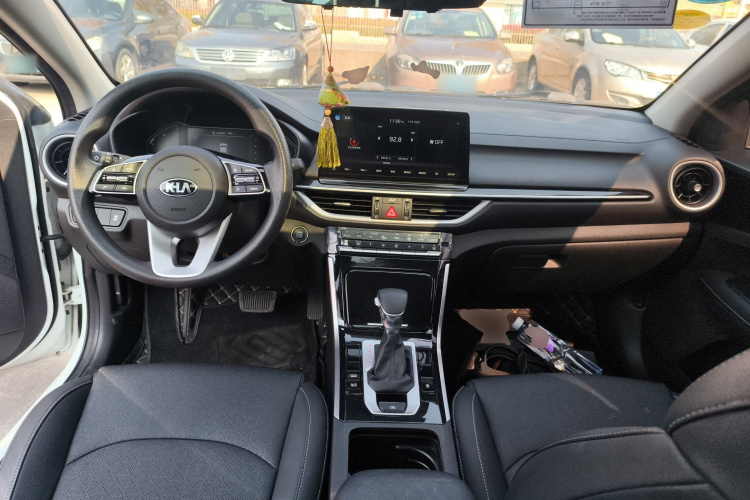 起亚K3 2019款 1.5L CVT智享互联版中控内饰12