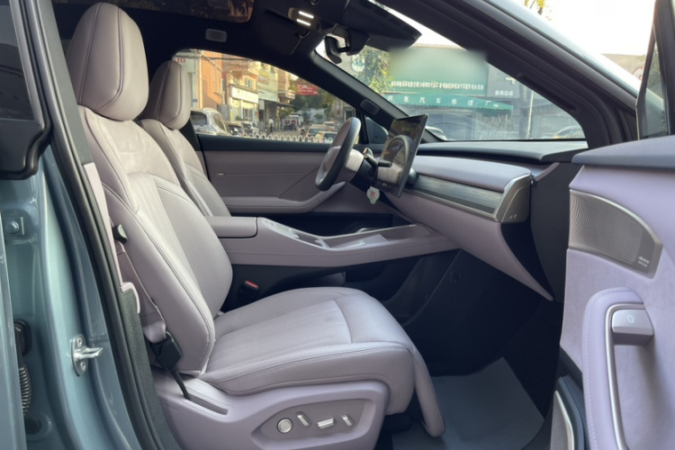 乐道L60 2024款 60kWh 后驱版中控内饰7006