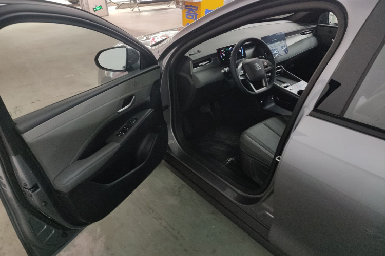 比亚迪 秦PLUS 2025款 DM-i 智驾版 128KM进取型中控内饰20