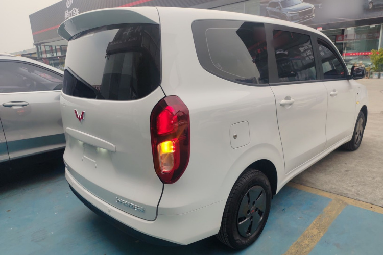 五菱汽车 五菱宏光新能源 2025款 增程式混动 50KM 舒适型车身外观7