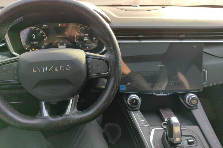 领克05 2020款 2.0TD 两驱耀Halo中控内饰12