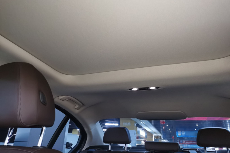 宝马3系 2022款 改款 325i M运动曜夜套装中控内饰22