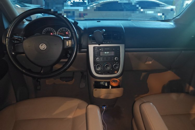 别克GL8 2013款 2.4L 行政版中控内饰12