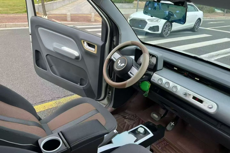 五菱汽车 宏光MINIEV 2022款 GAMEBOY 200km 玩乐款 磷酸铁锂中控内饰7003
