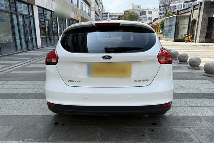 福特 福克斯 2017款 两厢 1.6L 自动风尚型智行版车身外观6004
