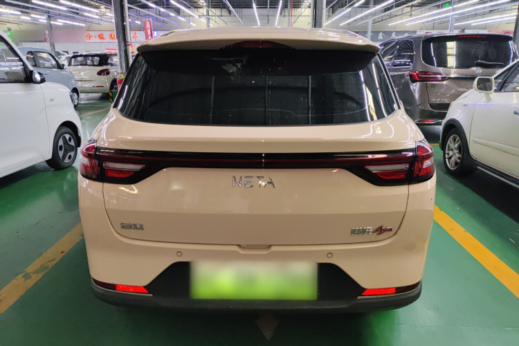 哪吒汽车 哪吒AYA 2023款 401 Lite车身外观6