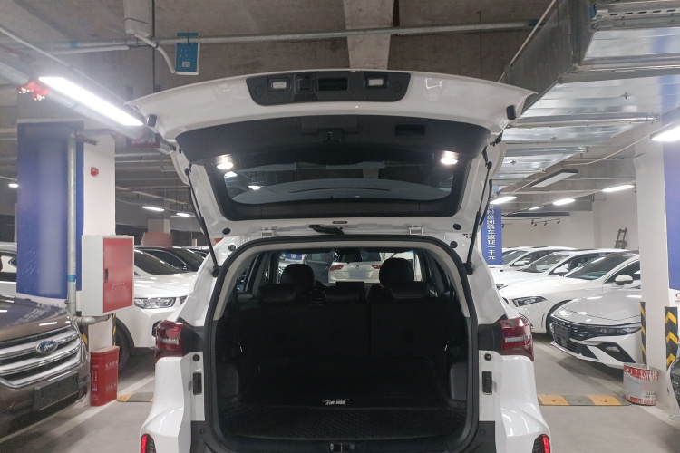 捷途X70 2023款 1.5T 手动超越版 7座机舱底盘23