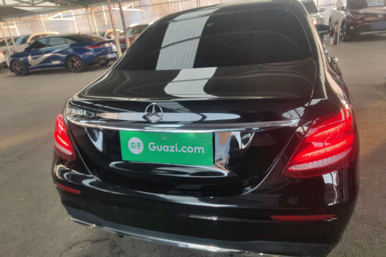 奔驰E级 2018款 改款 E 200 L 运动型车身外观6