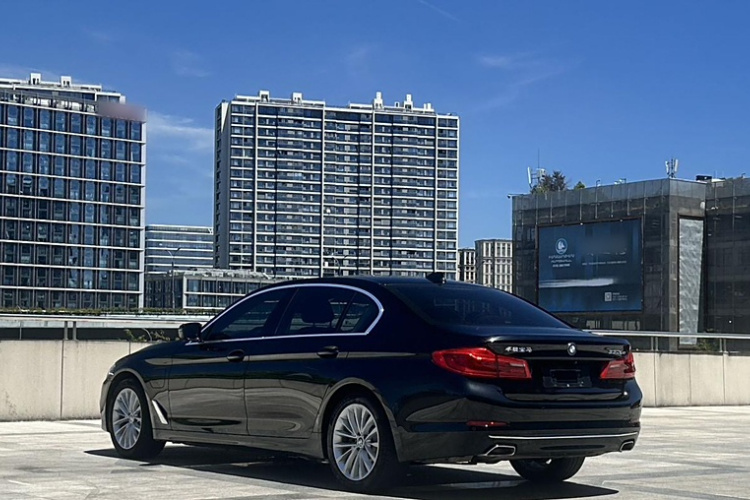 宝马5系新能源 2020款 里程升级版 530Le 豪华套装车身外观6006