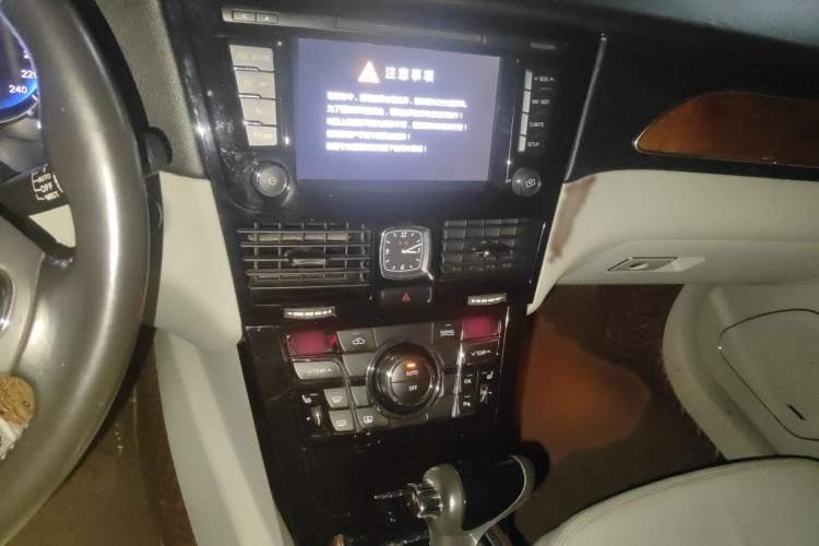 红旗H7 2013款 2.0T 豪华型局部细节16