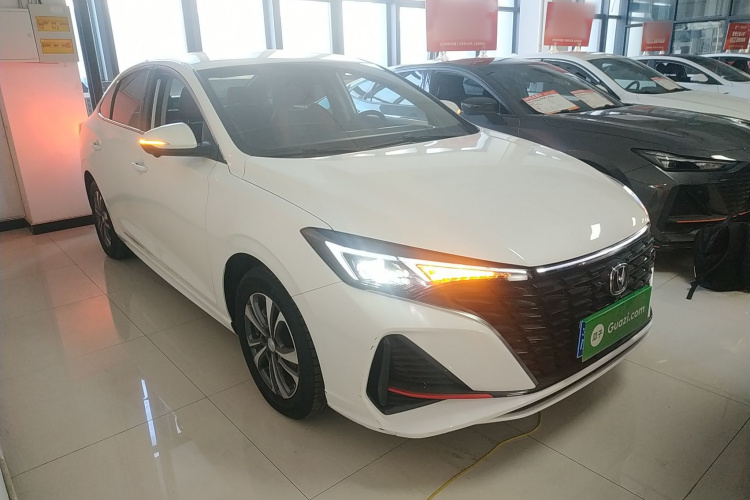 长安 逸动 2024款 PLUS 蓝鲸NE 1.4T GDI DCT高能版车身外观3