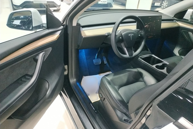 特斯拉 Model Y 2022款 改款 后轮驱动版中控内饰20