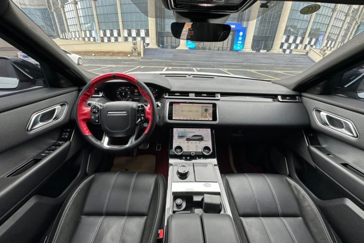 路虎 揽胜星脉 2018款 P380 R-DYNAMIC SE中控内饰7004