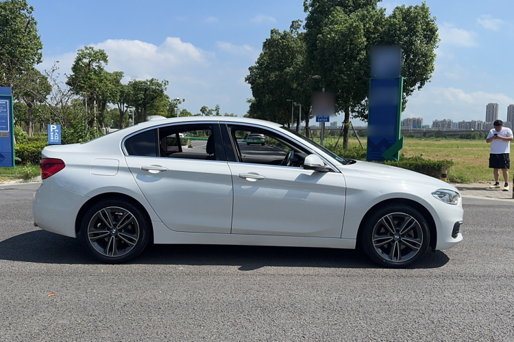 宝马1系 2020款 120i 时尚型车身外观6003