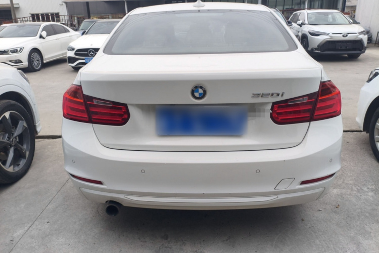 宝马3系 2014款 320i 进取型车身外观6