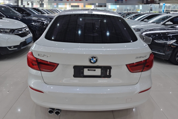 宝马3系GT 2019款 320i 时尚型车身外观6