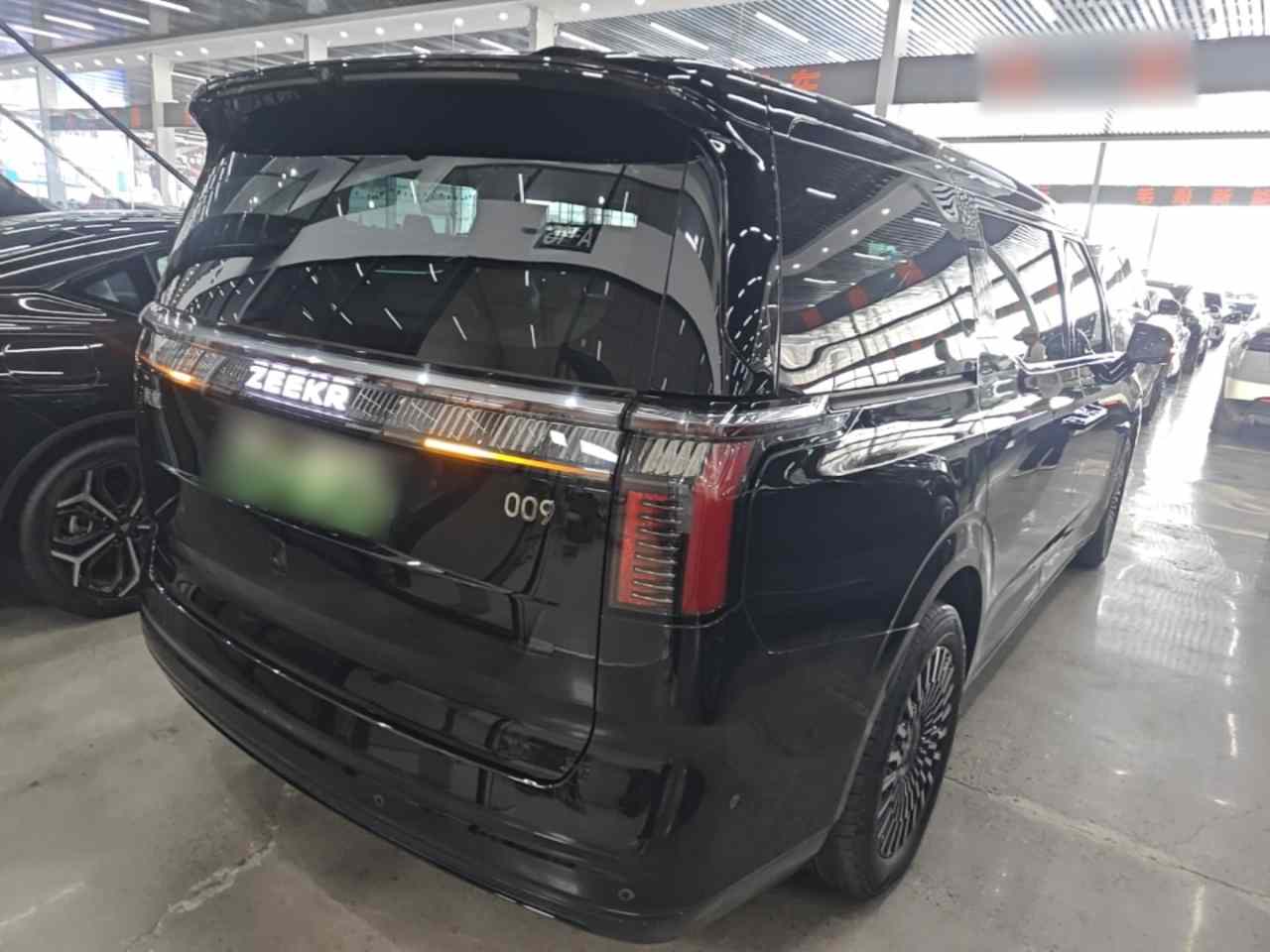 极氪009 2024款 六座行政版四驱 108kWh(4)