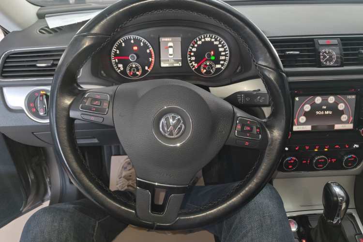 大众 帕萨特 2015款 1.8TSI DSG御尊版中控内饰13