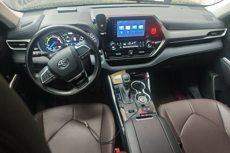 丰田 汉兰达 2023款 2.5L智能电混双擎两驱精英版 5座中控内饰12