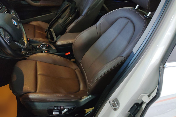 宝马X1 2022款 sDrive20Li 时尚型中控内饰19