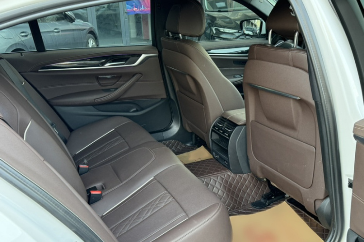 宝马5系 2022款 改款二 525Li M运动套装中控内饰7008