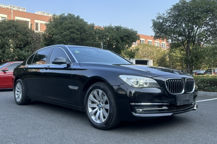 宝马7系 2014款 730Li 臻享型车身外观6001