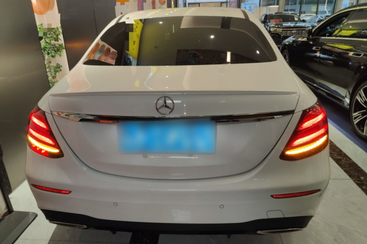 奔驰E级 2017款 E 200 运动型车身外观6